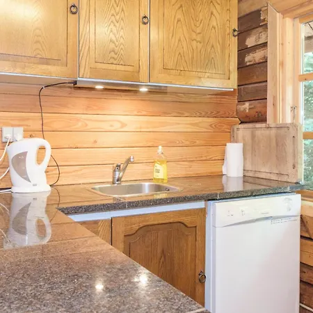 Beautiful In With 2 Bedrooms *